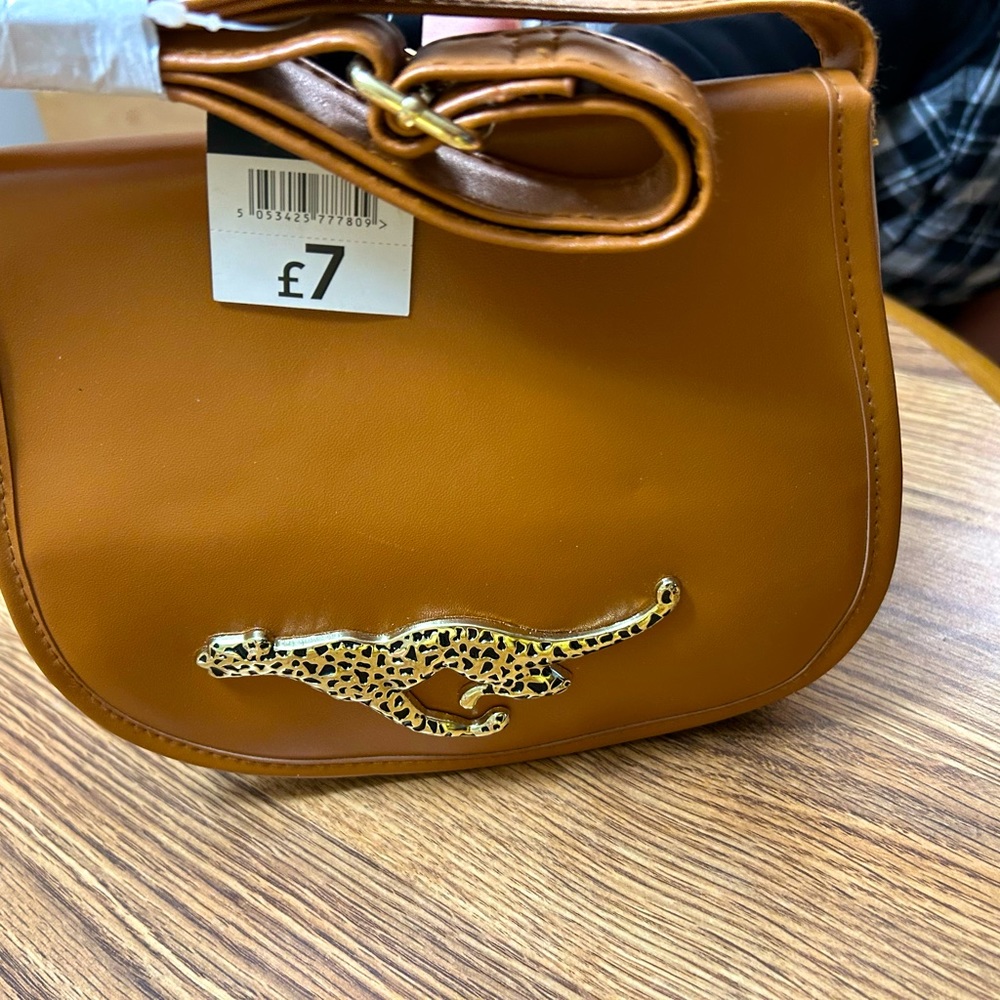 Nice little Ladies Shoulder Bag / Cougar Metal Insignia